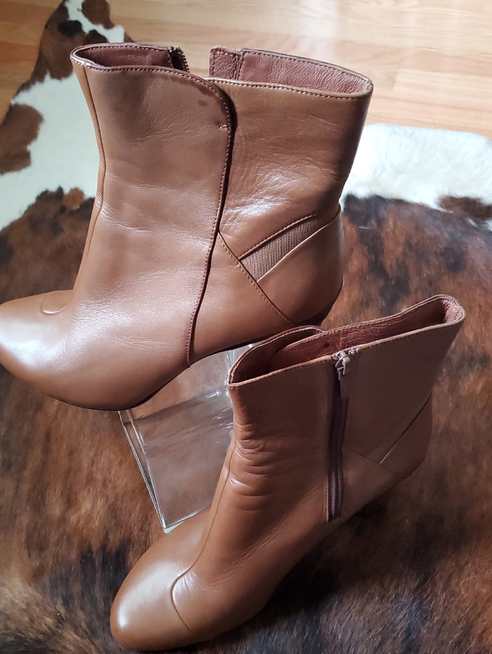 Tsubo Brown Leather Ankle Booties with Side Zip